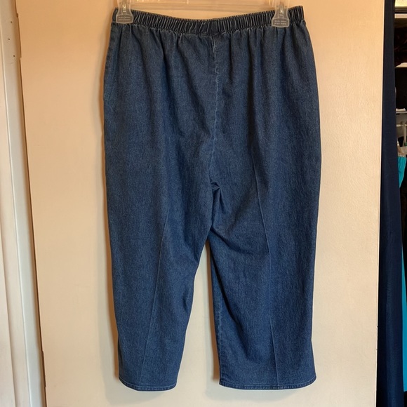 Beautiful tailored medium stonewashed jean capris by Allison Daley, size 14 - Picture 9 of 16